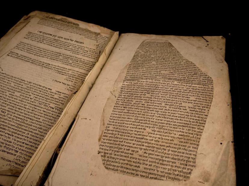 From the Rare Book Collection: Hamishah Humshe Torah […] be-lashon Ashkenaz (Amsterdam : Uri Phoebus Halevi, 1678)